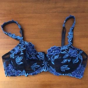 Lise Charmel 32C Bra France Couture Embroidery.